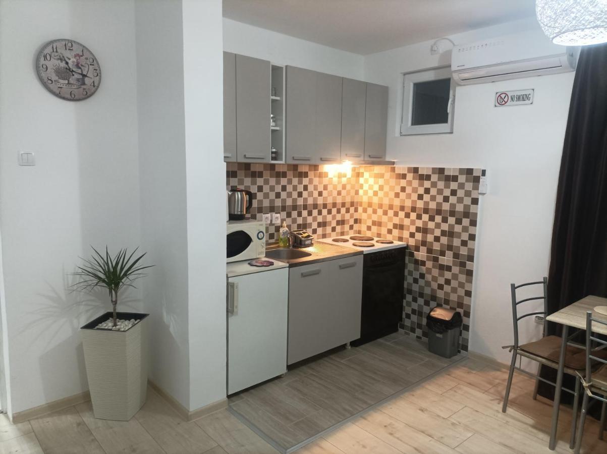 Apartmani Marija Zemun Zemun Polje Экстерьер фото