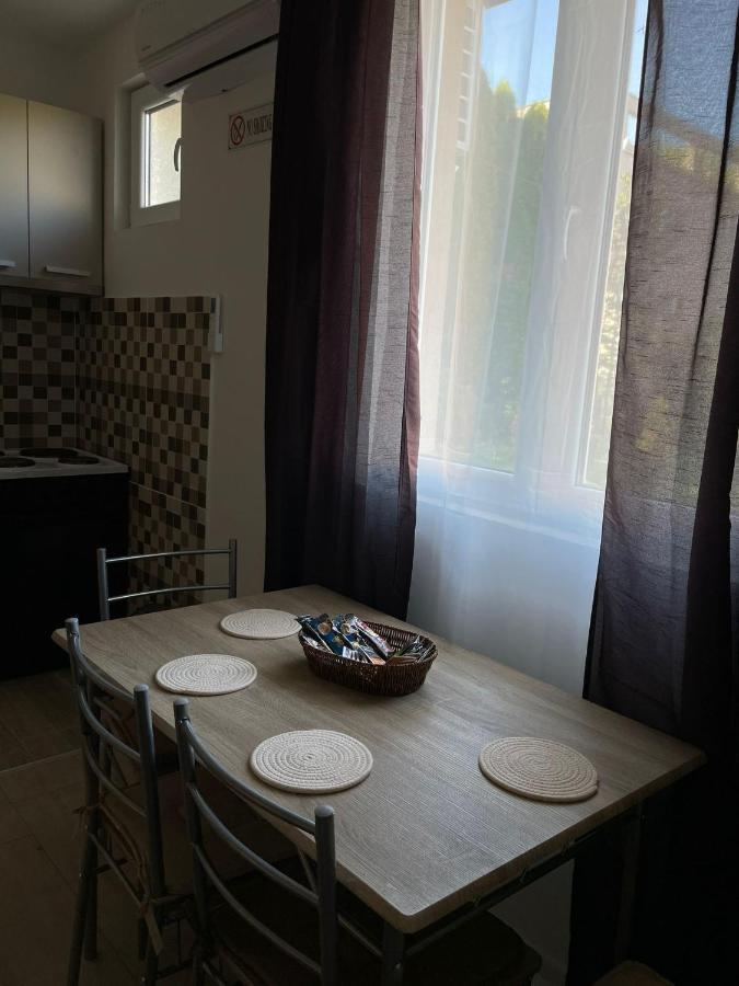 Apartmani Marija Zemun Zemun Polje Экстерьер фото