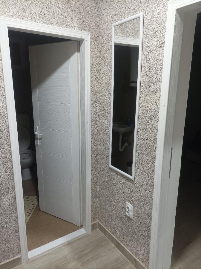 Apartmani Marija Zemun Zemun Polje Экстерьер фото